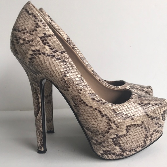 Steve Madden DejaVu Snakeskin Pumps 8B - Picture 5 of 11